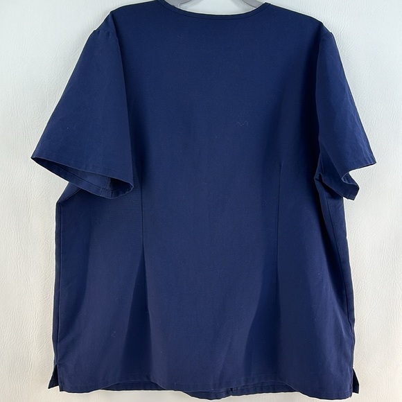 Figs Short Sleeve Two Pocket Scrub Top - Picture 4 of 6